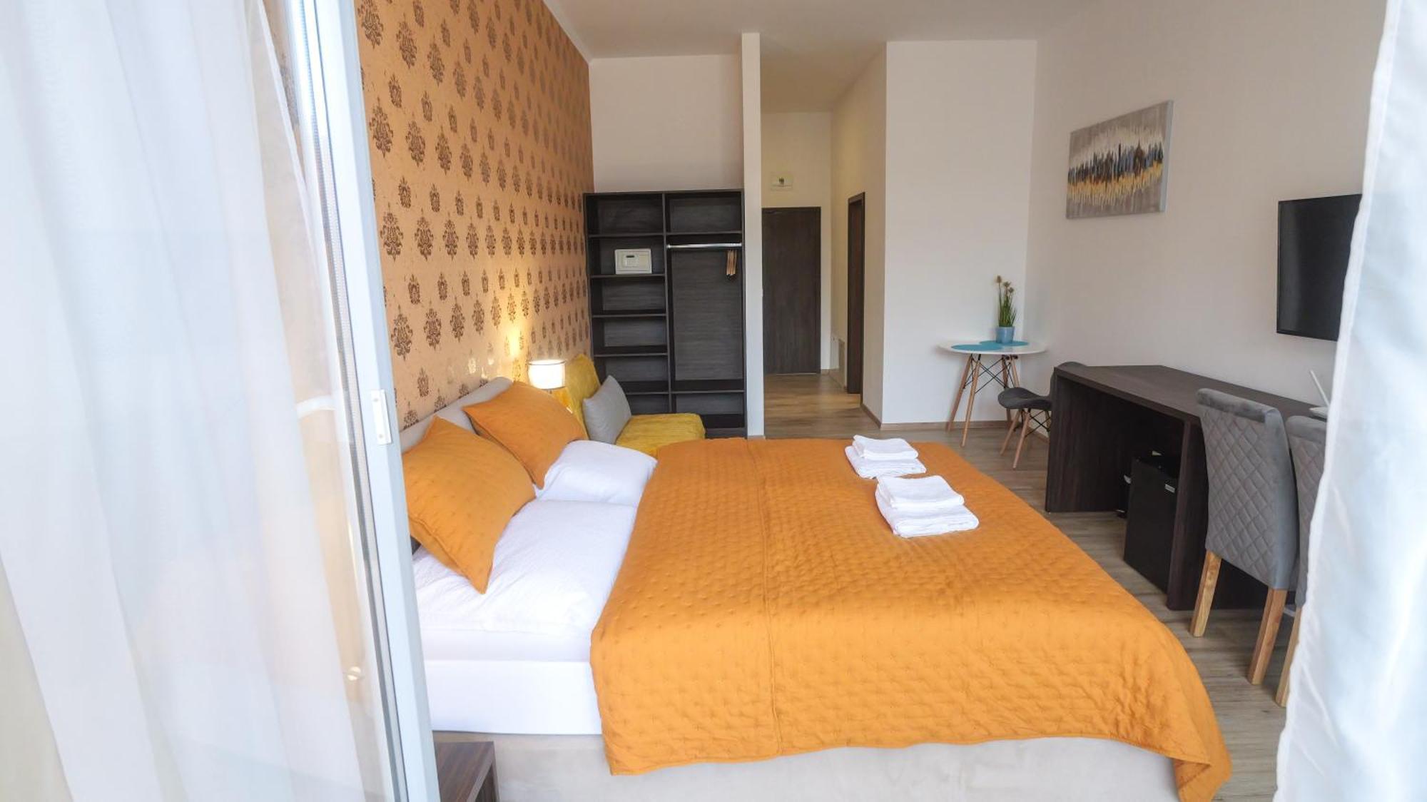 Premium City Centre Bedrooms Prešov Exteriör bild