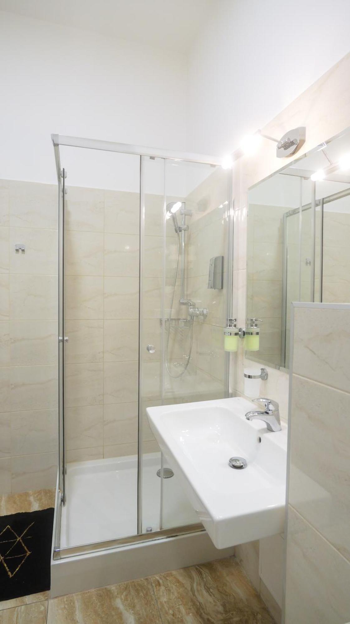 Premium City Centre Bedrooms Prešov Exteriör bild